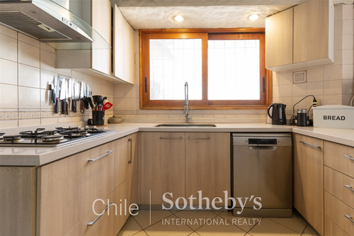 Casa En Venta En El Arrayan De 6 Dorm. En Lo Barnechea