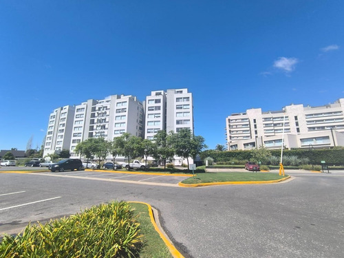 Departamento En Barrio Islas Del Golf Qbay