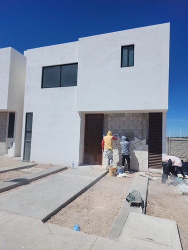 Venta De Casas En El Marques: 4 Recamaras, 3 Baños, T.165 M2