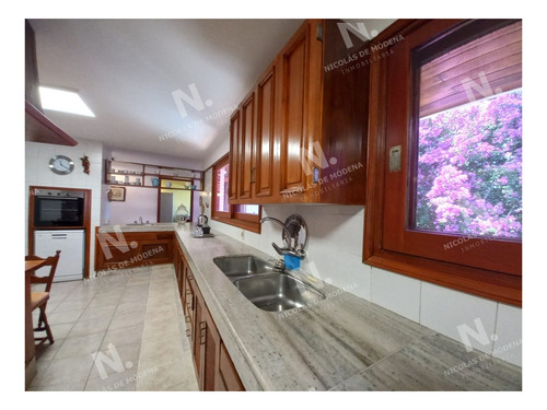 Imagen 17 de 30 de Vende Y Alquila Gran Casa De 5 Dormitorios En Playa Mansa, Punta Del Este