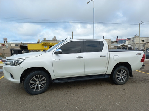 Imagen 4 de 15 de Toyota Hilux 2016 2.8 Cd Srx 177cv 4x4 At