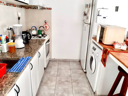 Casa En Venta En La Plata, 2 Dormitorios Y Galpón