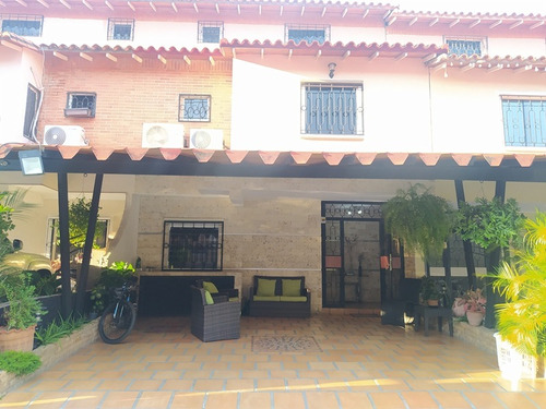 E Vende Townhouse En San Diego.  Urb. Monteserino, Conj. Res. Aves Del Paraíso, Y.l.