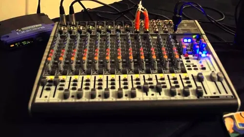 Behringer Xenyx X2222 Usb Mezclador Premium De 22 Entradas