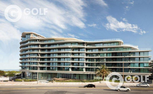 Vendo Apartamento De 1 Dormitorio Con Muebles Y Garaje, Renta Del 7% Aprox, Forum, Puerto Del Buceo