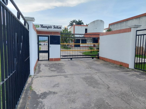 Imagen 1 de 12 de Townhouse Tipo Estudio En Residencia Mangos Suites Urbanización Los Guayabitos, Naguanagua