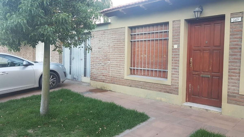 Casa En Venta - 3 Dormitorios 1 Baño - 110mts2 - Bahia Blanca