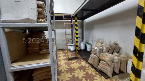 LG Vendo Edificio Industrial Con Local Comercial En Prado De María, 1920 Mtrs. Punto Comercial De Mas De 30 Años