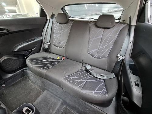 Imagem 15 de 18 de Hyundai Hb20 1.0 Comfort 12v 2015