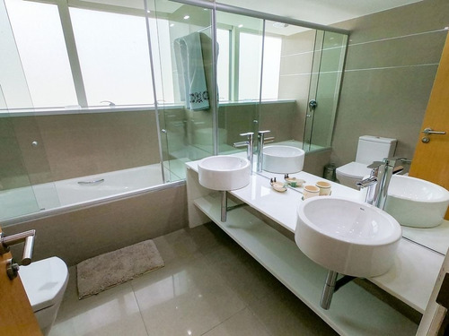 Imagen 24 de 28 de Apartamento 3 Dormitorios En Playa Mansa, Punta Del Este - Alexander