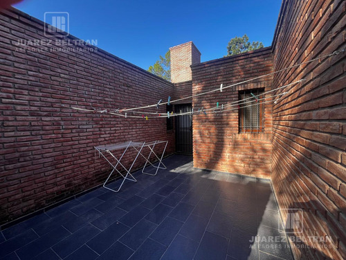 Venta - Casa De 3 Dormitorios Con Cochera Y Pileta - Guayaquil 1010 - Villa Allende