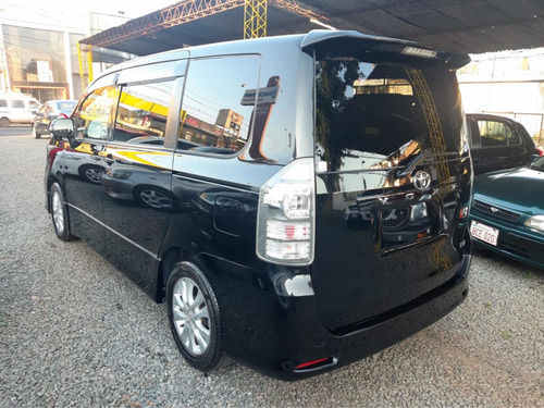 Imagen 1 de 10 de Toyota Voxy Automática