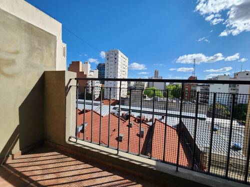 Venta. Departamento En Duplex 2 Ambientes Divisibles Como 3 Ambientes. Caballito. Financiacion