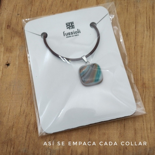 Imagen 3 de 3 de Collar Chico Vetas