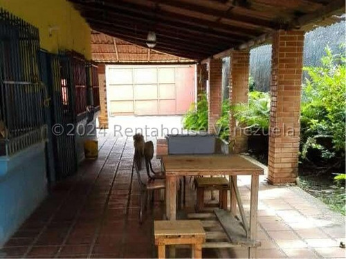 Casa En Venta En Higuerote 429mt2 5d 2b 6p