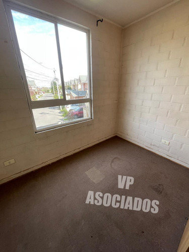 Prop Adjudica En Remate Casa De 3 Pisos Con 3 Dorm Y 3 Baños