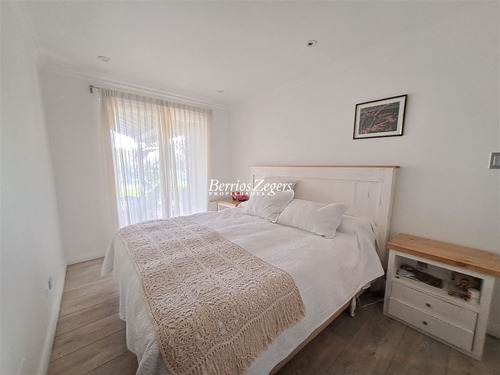Casa En Venta, 4 Dormitorios 4 Baños, Sala De Estar La Reina
