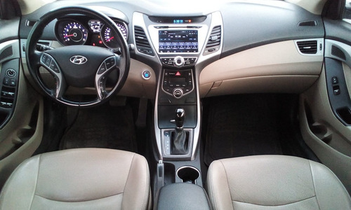 Imagen 14 de 15 de Hyundai Elantra 2015 1.8 Limited Tech At