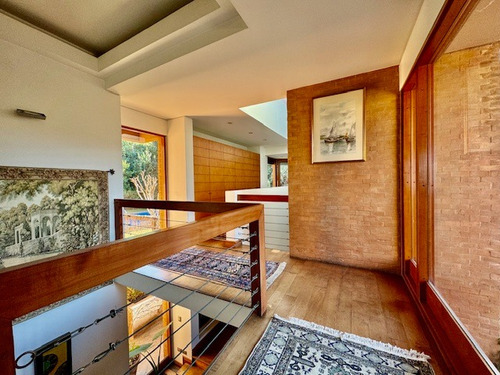 Con Maravillosa Vista, En Condominio Y Amplios Espacios