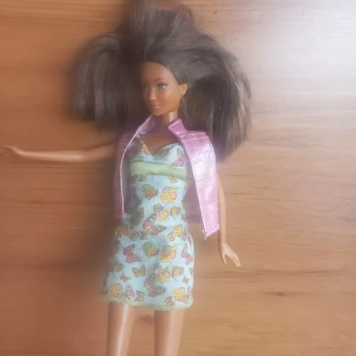 Boneca da Barbie China 1999 da Mattel. A roupa não é o