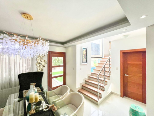 Villa En Venta Con Piscina Y Jacuzzi En San Francisco De Mac