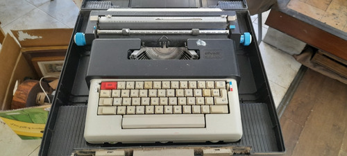 Maquina De Escribir Olivetti Con Caja