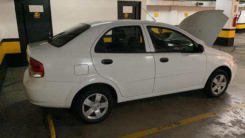 Chevrolet Aveo Family Std 1.5 Blanco 4 Puertas
