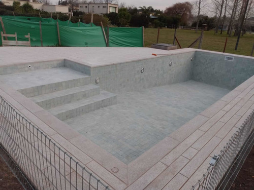 Imagen 5 de 5 de Colocacion De Piedra Bali Green Stone Travertino En Piscinas