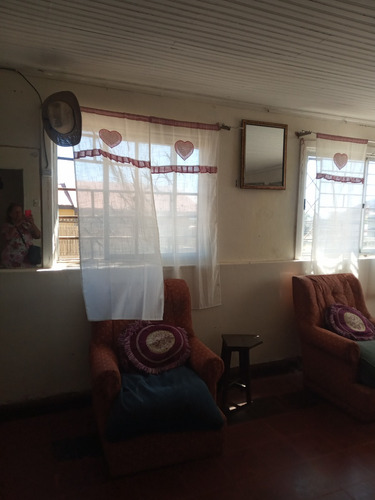 Gran Casa De 2 Pisos Con Patente De Hostal