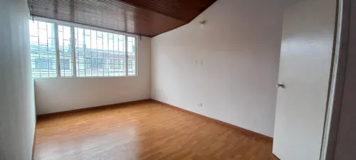En Arriendo Casa De Dos Niveles En Normandía, Bogotá (18751).