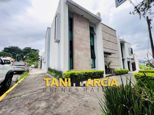 Vendo Casa Excelente Ubicación, Frente A Plaza Shangrila