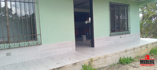 Casa En Arriendo En Santa Elena. Cod A5263