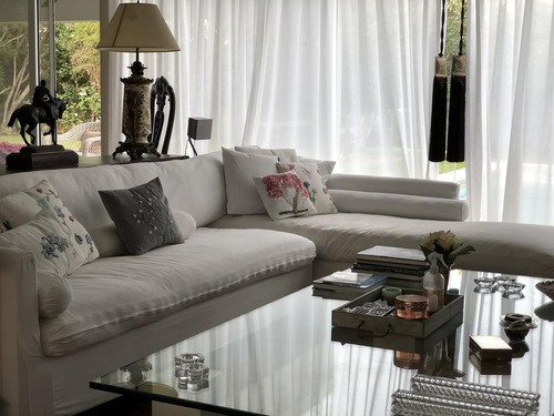 Excelente, Práctica Y Funcional Casa En Venta En Las Glorietas
