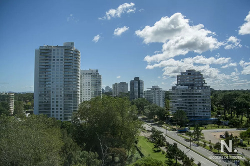 Vende Gran Apartamento En Brava - Punta Del Este De 3 Dormitorios