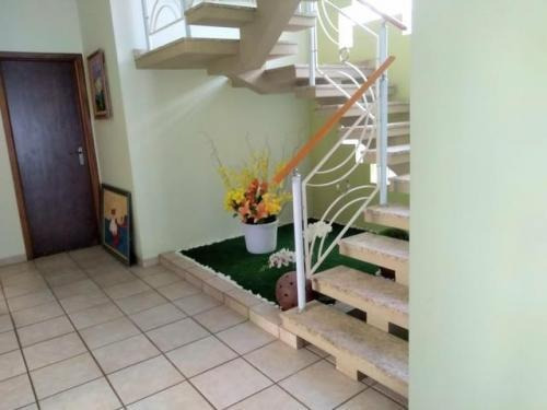 Oportunidade! Casa Alto Padrão Com Piscina E 3 Quartos.