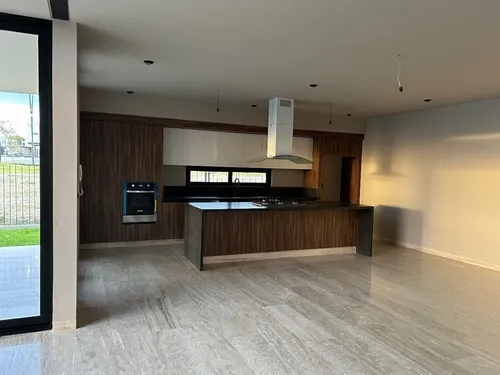 Hermosa Casa Nueva! A Estrenar!