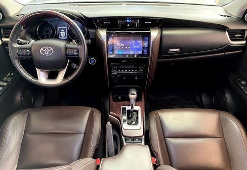 Imagem 9 de 15 de Hilux Sw4 Srx 4x4 Diesel 7 Lug.