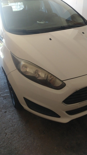 Ford Fiesta Kinetic Design 1.6 Sedan S 120cv 2014