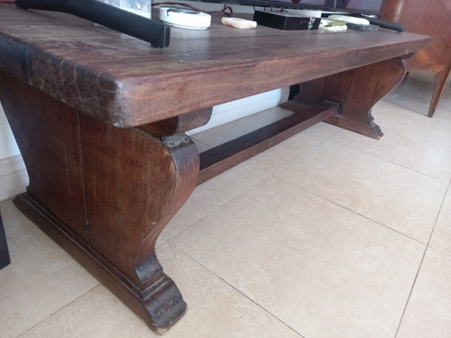 Banco De Madera Maciza Y Antigua. Para Aprovechar. Madera Marrón