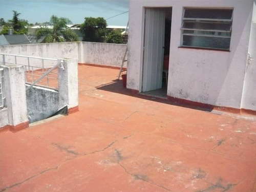Venta En Block 2 Locales Comerciales + Piso De 4 Ambientes Con Cochera Cubierta