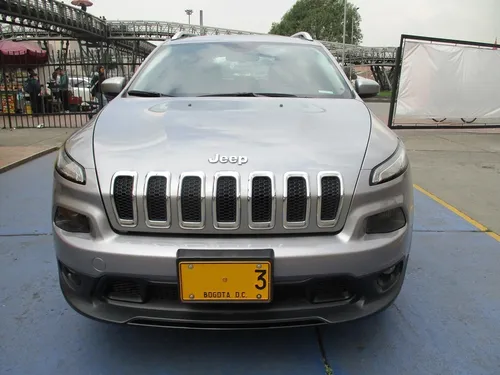Jeep Cherokee LONGITUDE PLUS 4X4 3200CC AT AA