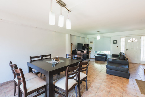 Imagen 4 de 30 de Venta Casa Fisherton Tres Dormitorios