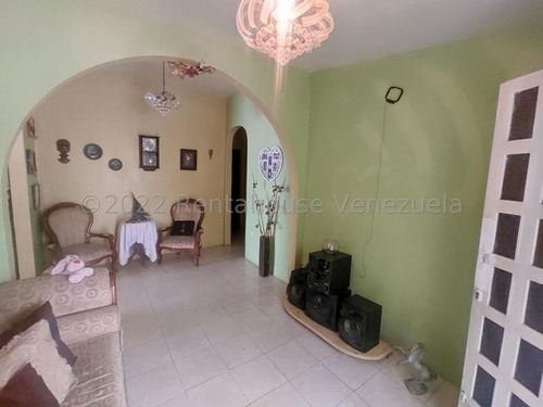 Imagen 8 de 13 de Casa En Venta En Las Delicias Maracay Aragua 22-25698 Irrr