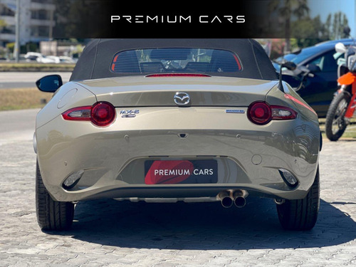 Mazda MX-5 Miata 2.0 Soft Top MT
