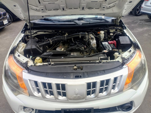 Mitsubishi L200 2.4 Cabina Doble 4x2 Mt