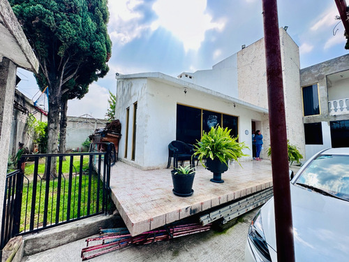 Amplia Casa Con Jardín