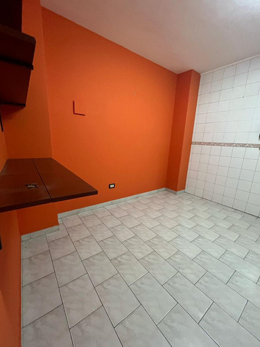 Departamento En Alquiler Frente A Plaza Flores