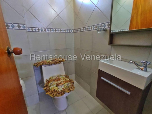 Fredxia Castillo Vende Comoda Y Amplia Casa En La Mora Cabudare # 25-18453