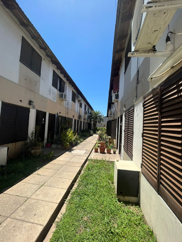Duplex De 3 Ambientes Con Patio En Lomas Del Mirador