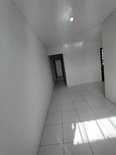 Casa À Venda Com Ótima Localização.